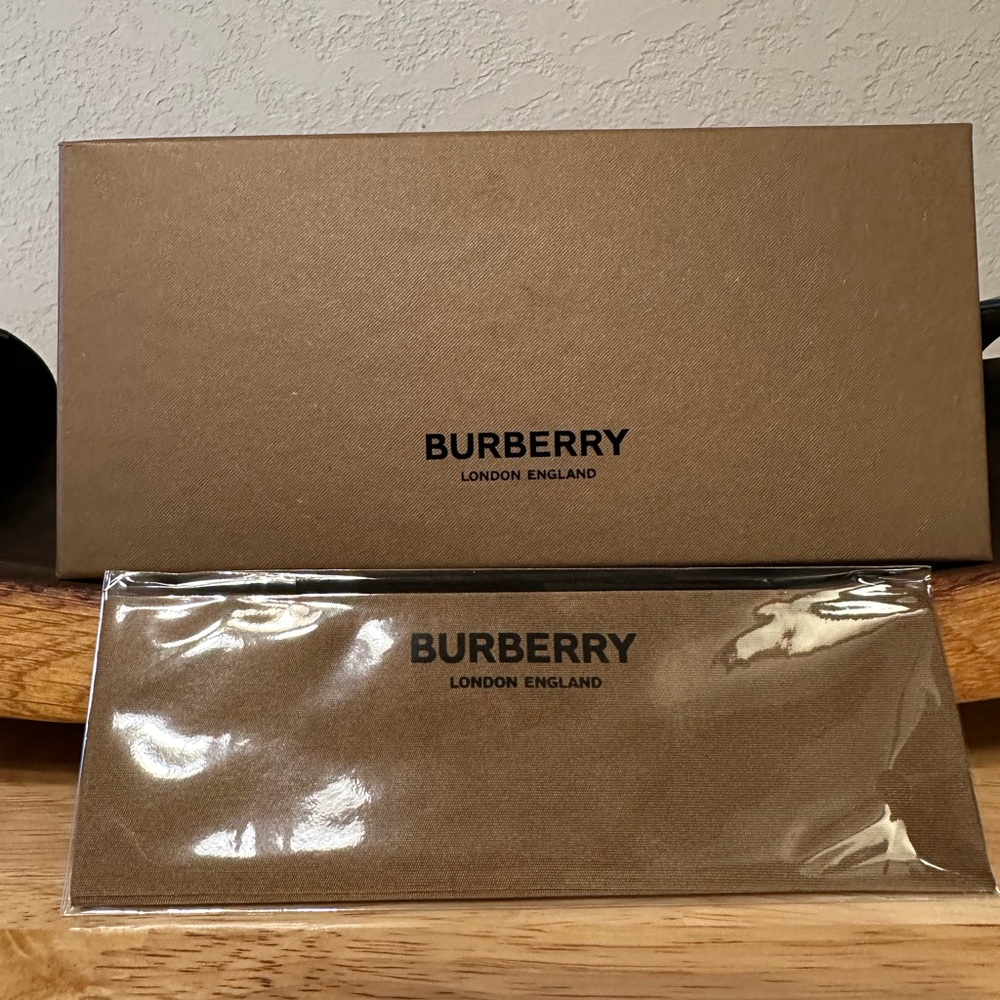 Burberry eyeglass box